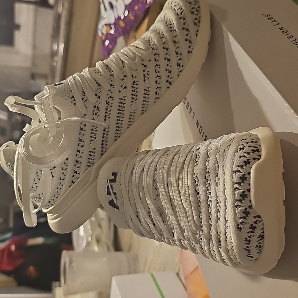 APL Women's TechLoom Wave in Ivory and Navy - Picture 2 of 8